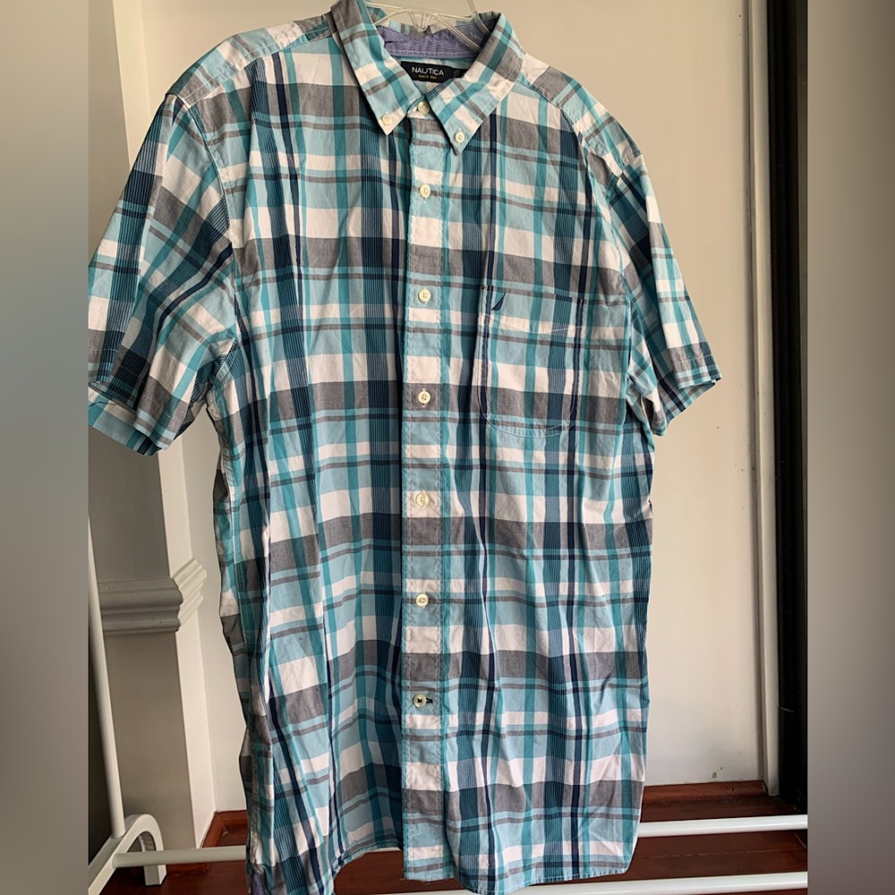 Like new Nautica Men’s Large short sleeve button up shirt